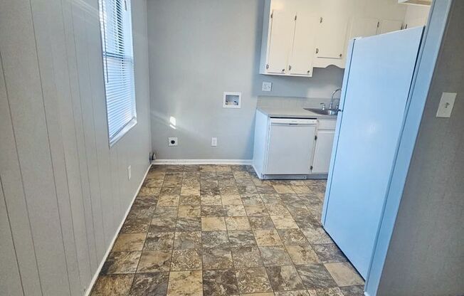 2 beds, 1 bath, 692 sqft, $995, Unit 101-K
