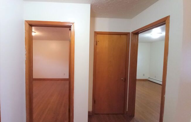 2 beds, 1 bath, 903 sqft, $1,190, Unit E-4