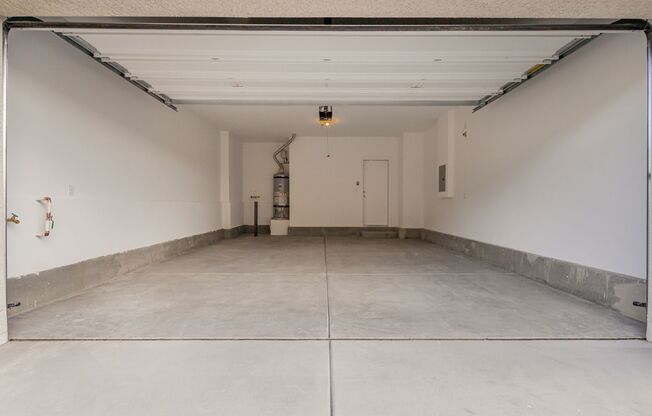 3 beds, 3 baths, $2,095