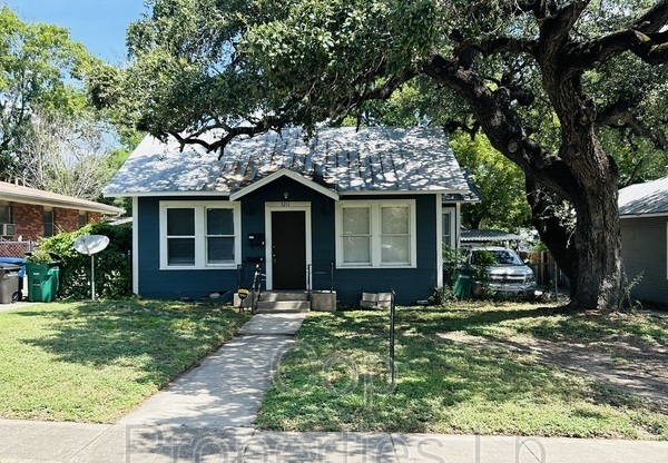 1211 HAMMOND AVE