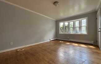 319 E 1 AVE