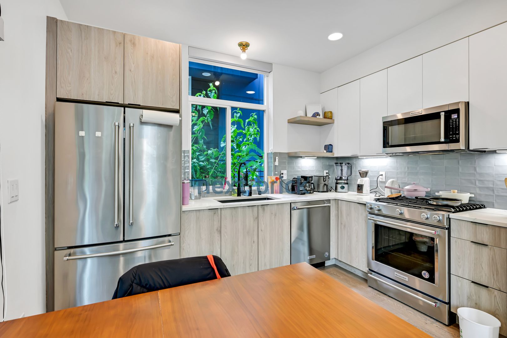 2 BEDS & 2 BATH TOWNHOUSE FOR RENT
