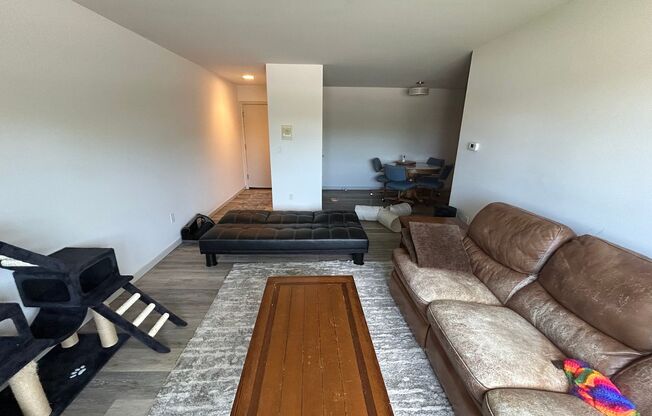 2 beds, 1 bath, $1,395, Unit 203