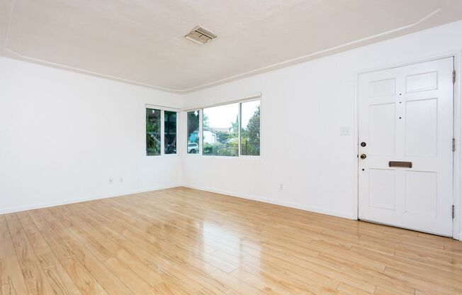 Charming Home Plus Detached Studio in Oak Park