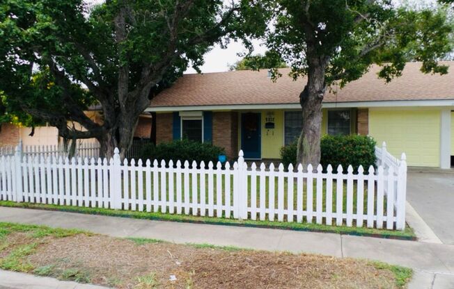 3 Bedroom 2 Bath House in Corpus Christi! Showings Not Available until after August 1st!