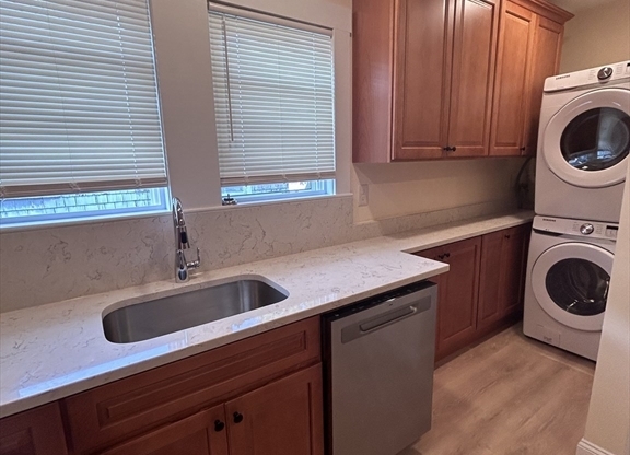 2 beds, 1 bath, 1,100 sqft, $2,500, Unit 3