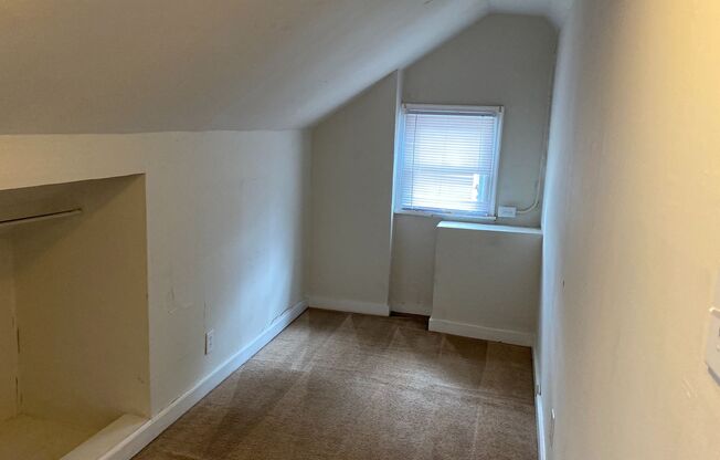 2 beds, 1 bath, $1,550, Unit 5