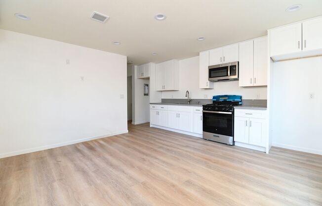 1 bed, 1 bath, 600 sqft, $1,995