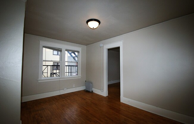 Studio, 1 bath, 410 sqft, $1,095, Unit 300