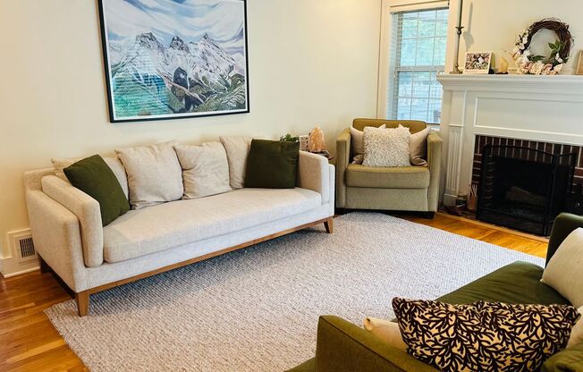 East Grand Rapids Gem: 4-Bedroom, 2-Bath Updated Home for Rent!