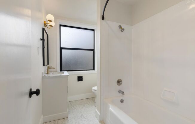 3 beds, 1 bath, 1,540 sqft, $3,425, Unit 1305-5