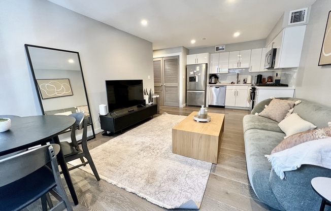 2 beds, 1.5 baths, 775 sqft, $4,500, Unit 430