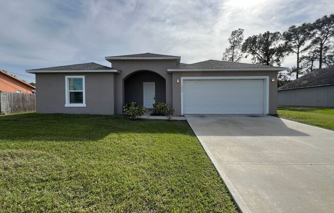 Available December 17th! INCREDIBLE 4 Bedroom, 2 Bathroom Home in Palm Bay!!