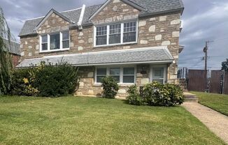 Stunning 2-Bedroom Apartment in Rhawnhurst! Available NOW!