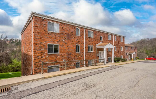 2 beds, 1 bath, 900 sqft, $1,099, Unit 112 M