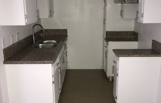 Remodel, Beautiful 2 bedroom 1 1/2 bath apartment located in Bellfower!