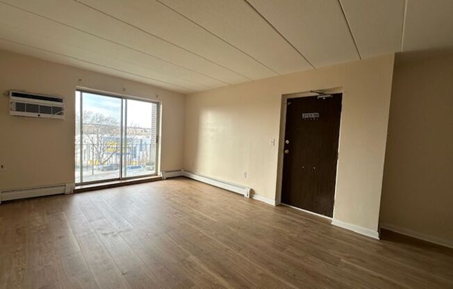 2 beds, 1 bath, $2,195, Unit 14