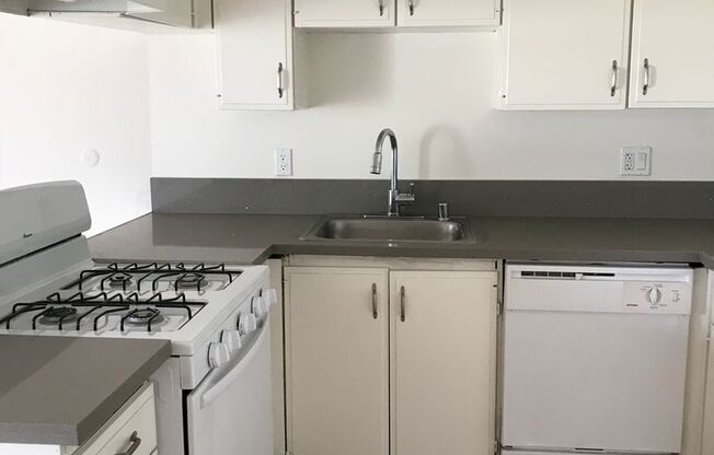 3 beds, 2 baths, 1,200 sqft, $2,995, Unit 1220 - N2