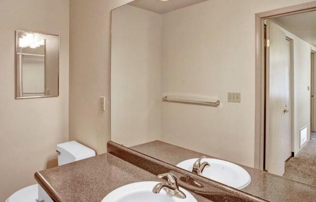 Elegant Bathroom | Apartments In Kennewick Wa For Rent | Crosspointe Apartments