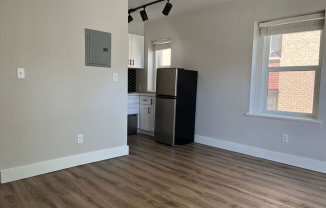 Studio, 1 bath, 300 sqft, $1,100, Unit 1317-6