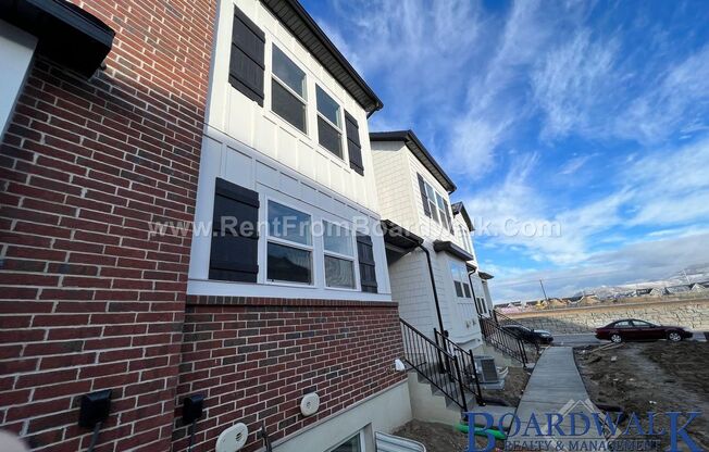 Spectacular 4 Bed 4 Bath Townhouse In Lehi With Finished Basement!