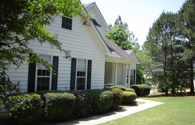 94 Barrington Ridge Ct: Spacious 4 BR 3.5 BA Home in Cul-de-sac on 1.85 Acres. Chain-Link Fenced-in Yard and Full Unfinished Basement. Minutes to Thomas Crossroads Shopping Center and Restaurants! Available NOW!