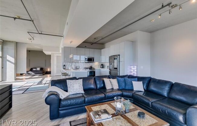 1 bed, 2 baths, $2,977, Unit Juhl Highrise