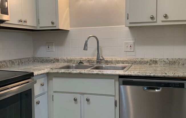 2 beds, 1 bath, 900 sqft, $1,095, Unit 3701 #3