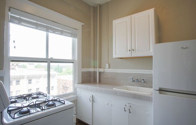 1 bed, 1 bath, $1,295, Unit 58
