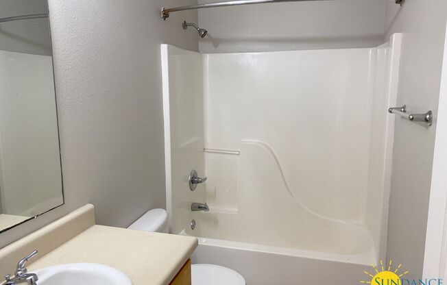 Nice 2 Bedroom Duplex in Navarre!