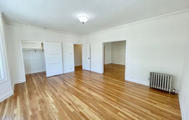HUGE 2 Bed/1 Bath Marina Gem! Laundry! Progressive!