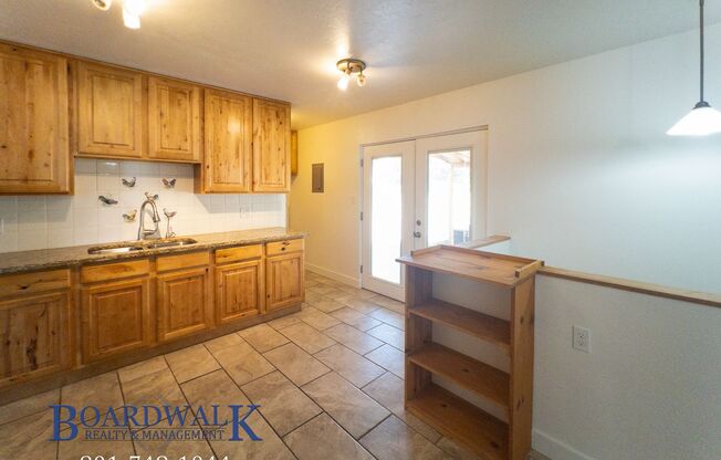 5 beds, 2 baths, $2,295