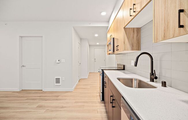 2 beds, 1 bath, 660 sqft, $2,200, Unit 208