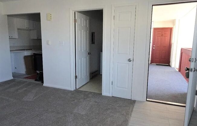 2 beds, 1 bath, $1,800, Unit #6