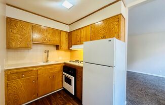 Studio, 1 bath, 325 sqft, $1,450, Unit 06