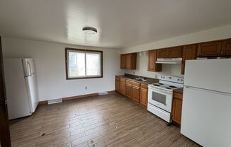 3 beds, 1.5 baths, $1,275