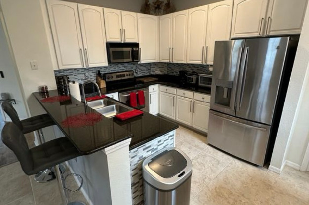 1000 Peggy CIR