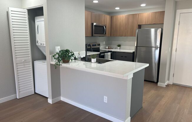 1 bed, 1 bath, 726 sqft, $2,800, Unit F-418