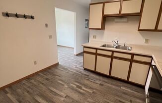 2 beds, 1 bath, $925, Unit 6