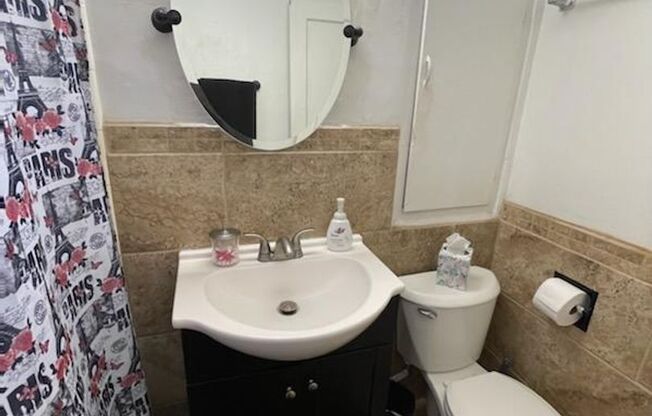 ADORABLE WEST MESA HOME 2 Bedroom 1/BA 1/CG BYA