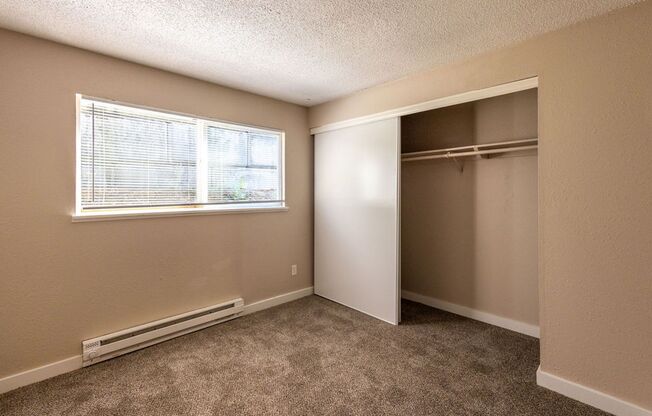 2 beds, 1 bath, 735 sqft, $1,595, Unit 13