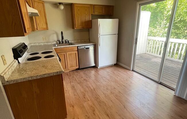 2 beds, 1 bath, 800 sqft, $1,395