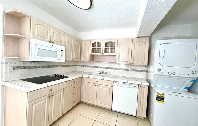 310 SW 10TH ST #310  FORT LAUDERDALE, FL 33315