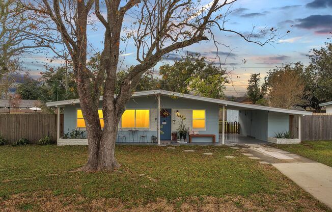 Cozy Remodeled 3/2 in North Orlando! Available Jan. 2025!