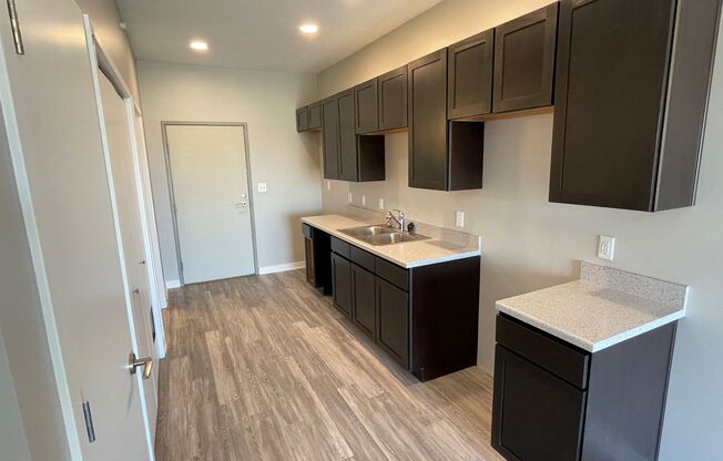 Studio, 1 bath, 550 sqft, $1,105, Unit 522