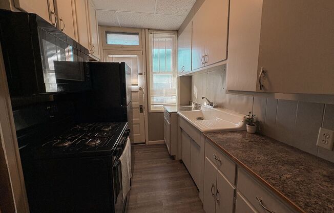 1 bed, 1 bath, 650 sqft, $850, Unit 519 S 18th St-5