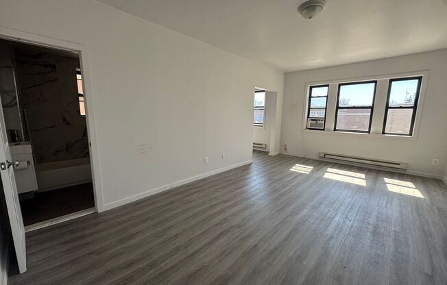Studio, 1 bath, $1,000, Unit 4J