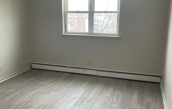 1 bed, 1 bath, 650 sqft, $1,200, Unit 405