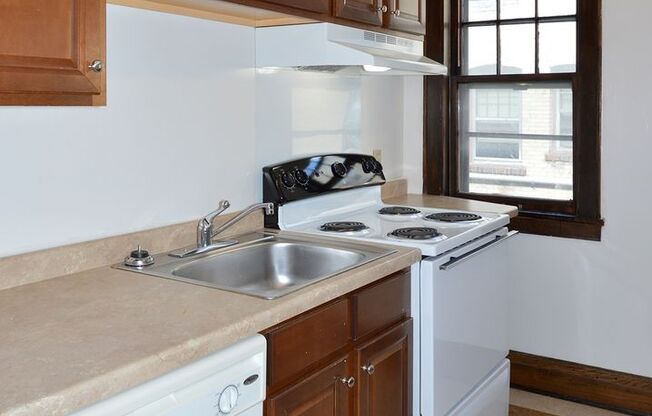 1 bed, 1 bath, 420 sqft, $940, Unit 7 - 24