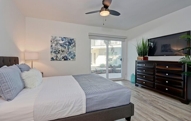 2 beds, 1 bath, 890 sqft, $3,275, Unit 717- 18